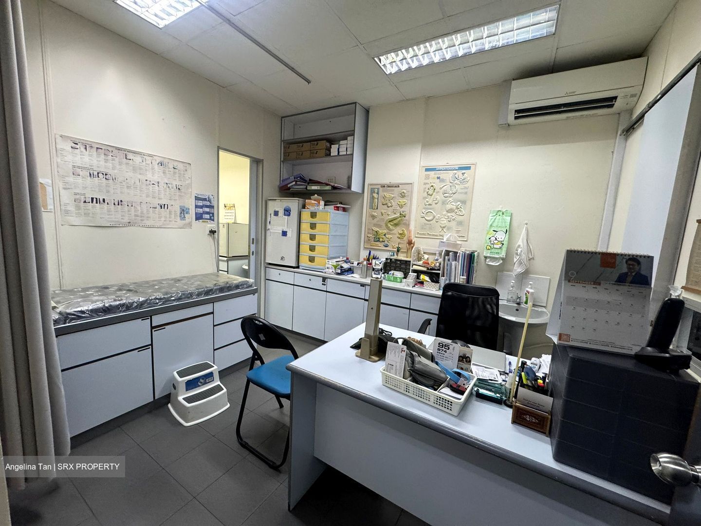 Hougang Avenue 1 (D19), Shop House #555686181
